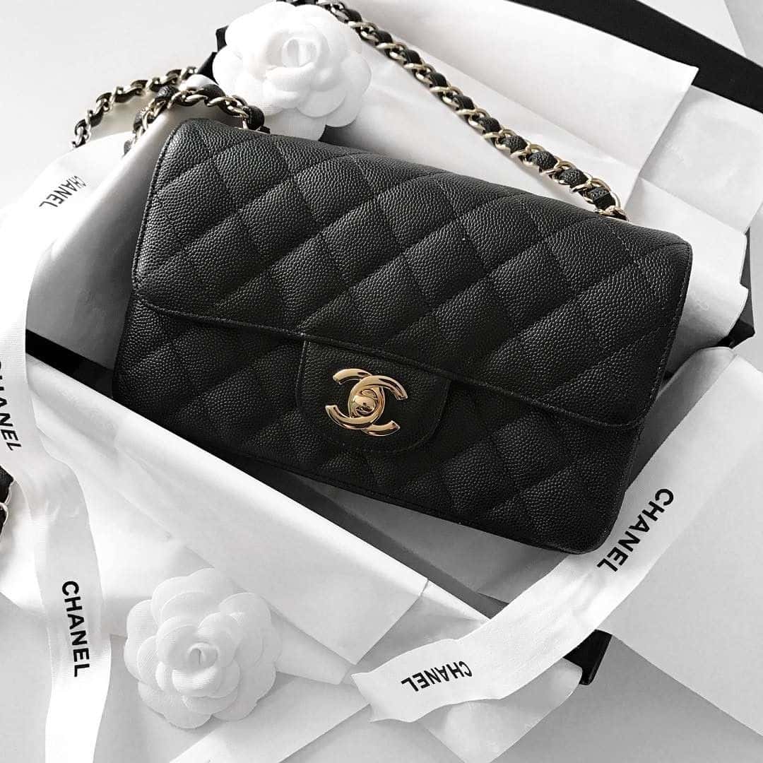 Как распознать поддельные классические сумки Chanel - реальные против подде...