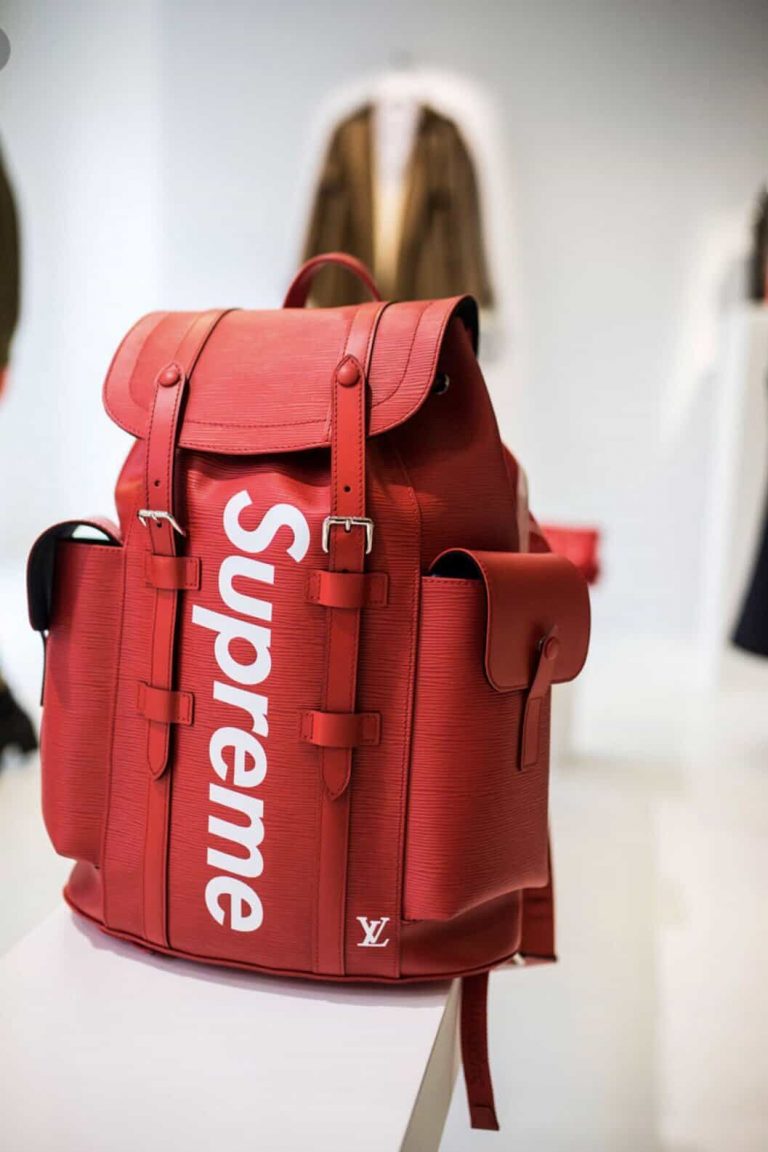 Красный рюкзак Fake Vs Real Supreme от Louis Vuitton